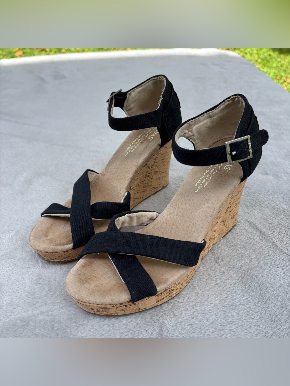 Toms Sienna Wedge Sandals Black Canvas Womens Size 7.5W Good preowned condition